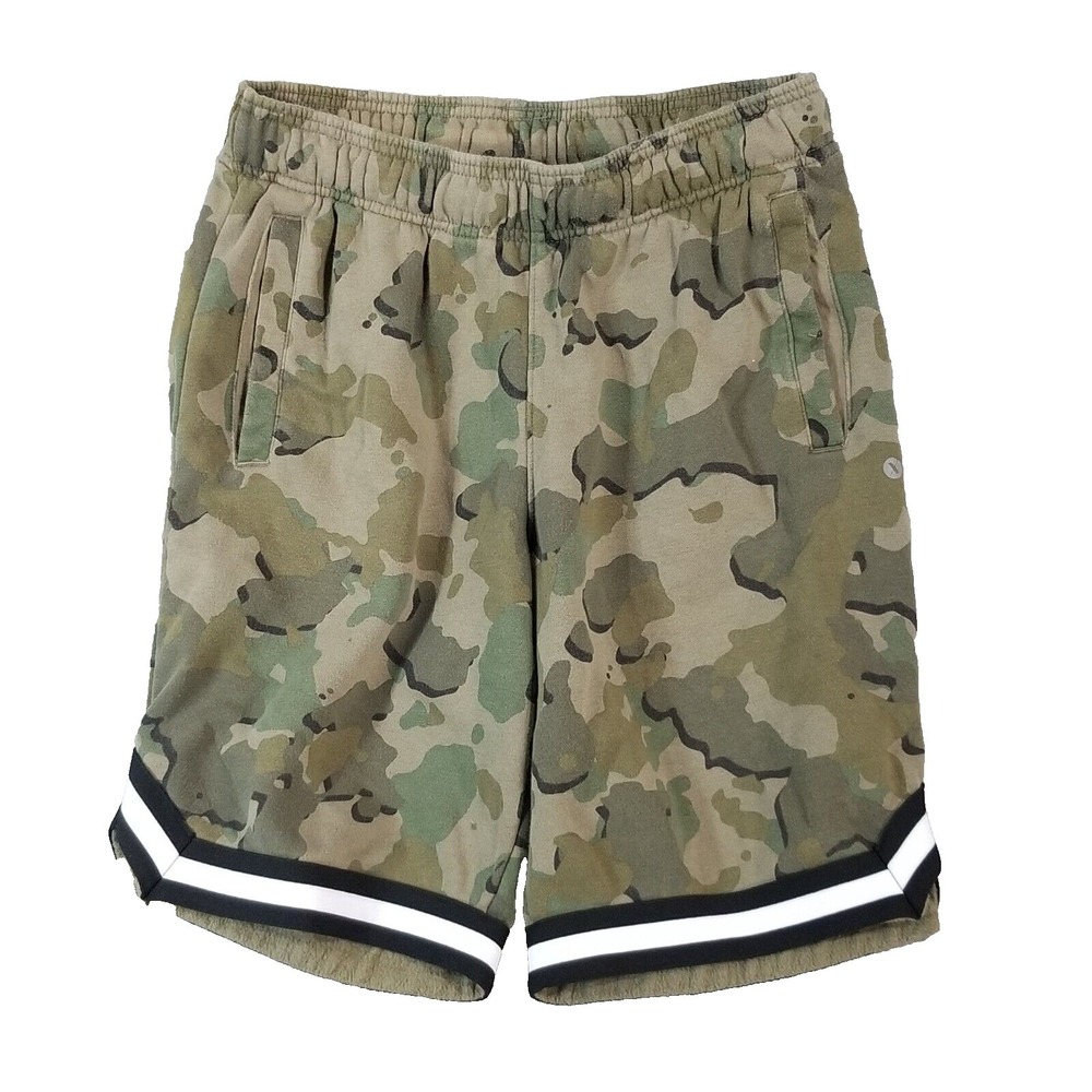 Xersion Camo fleece basketball gym shorts men's medium green Sports